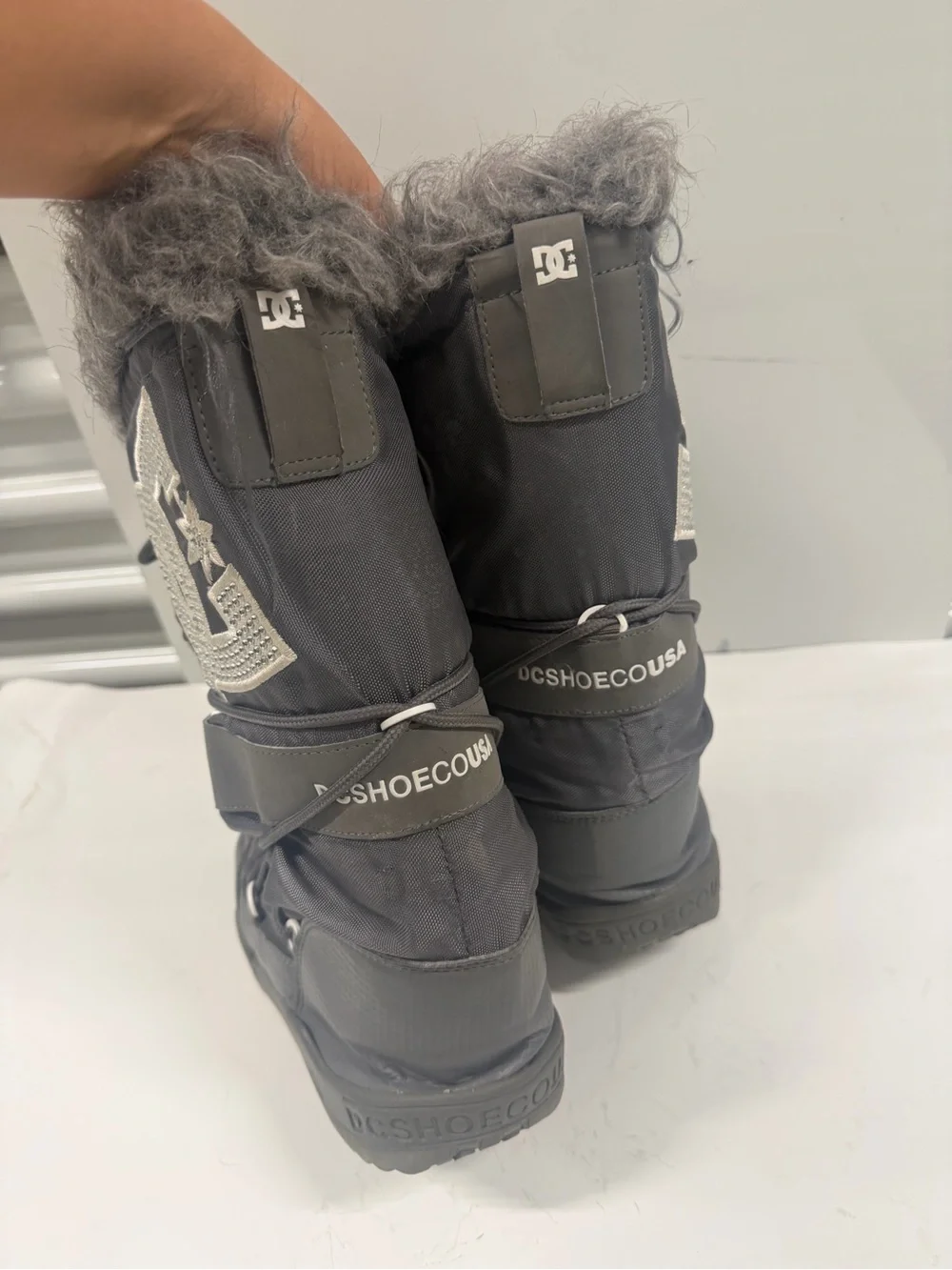 vintage DC Chalet SE gray snow boots M